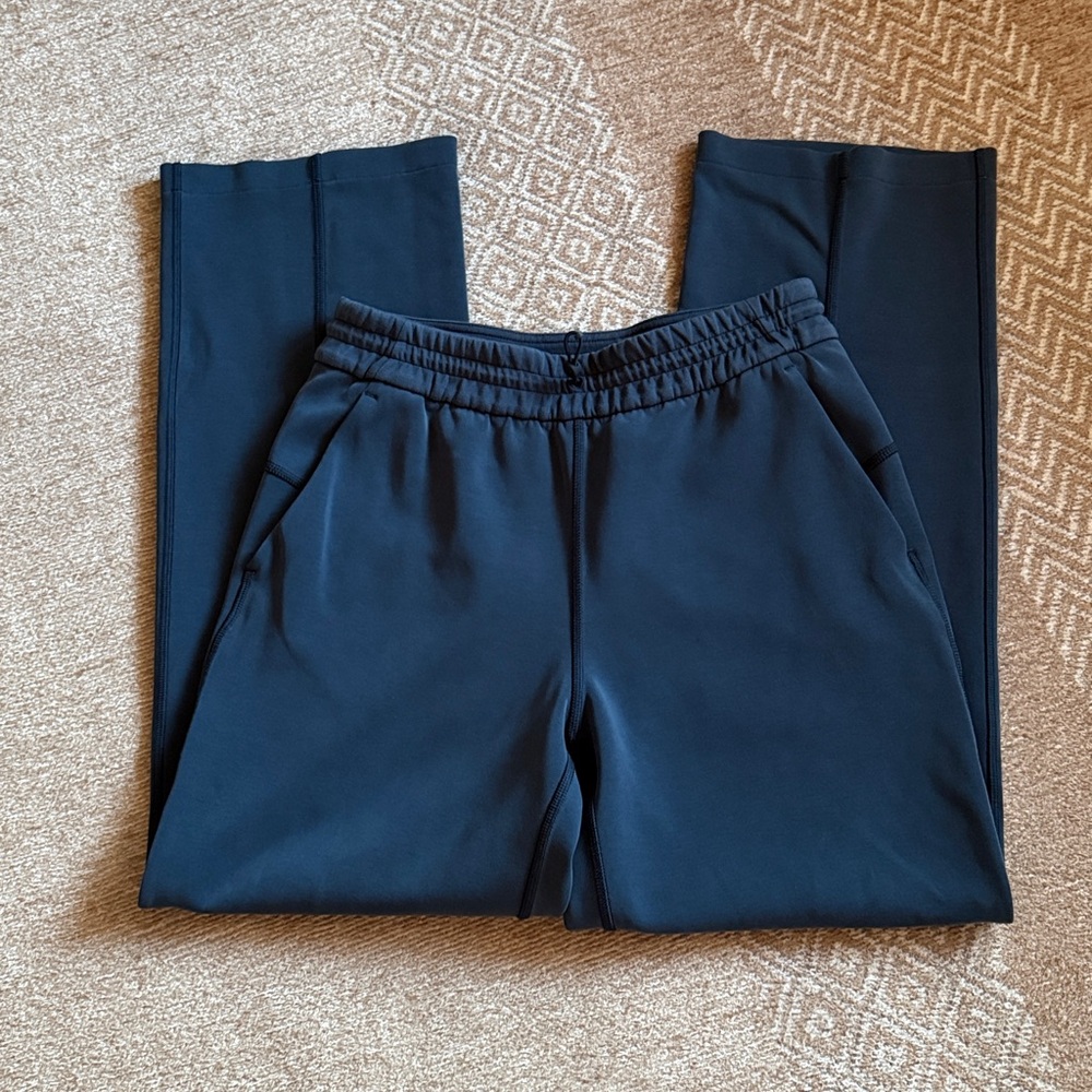 Lululemon Softstreme Pants, Size 6 Short